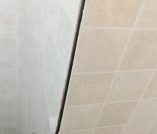 白银瓷砖空鼓维修公司分享阳台瓷砖脱落的修复过程可以分为以下几个步骤